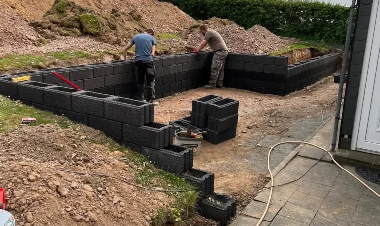 Schritte zum Bau einer Stützmauer